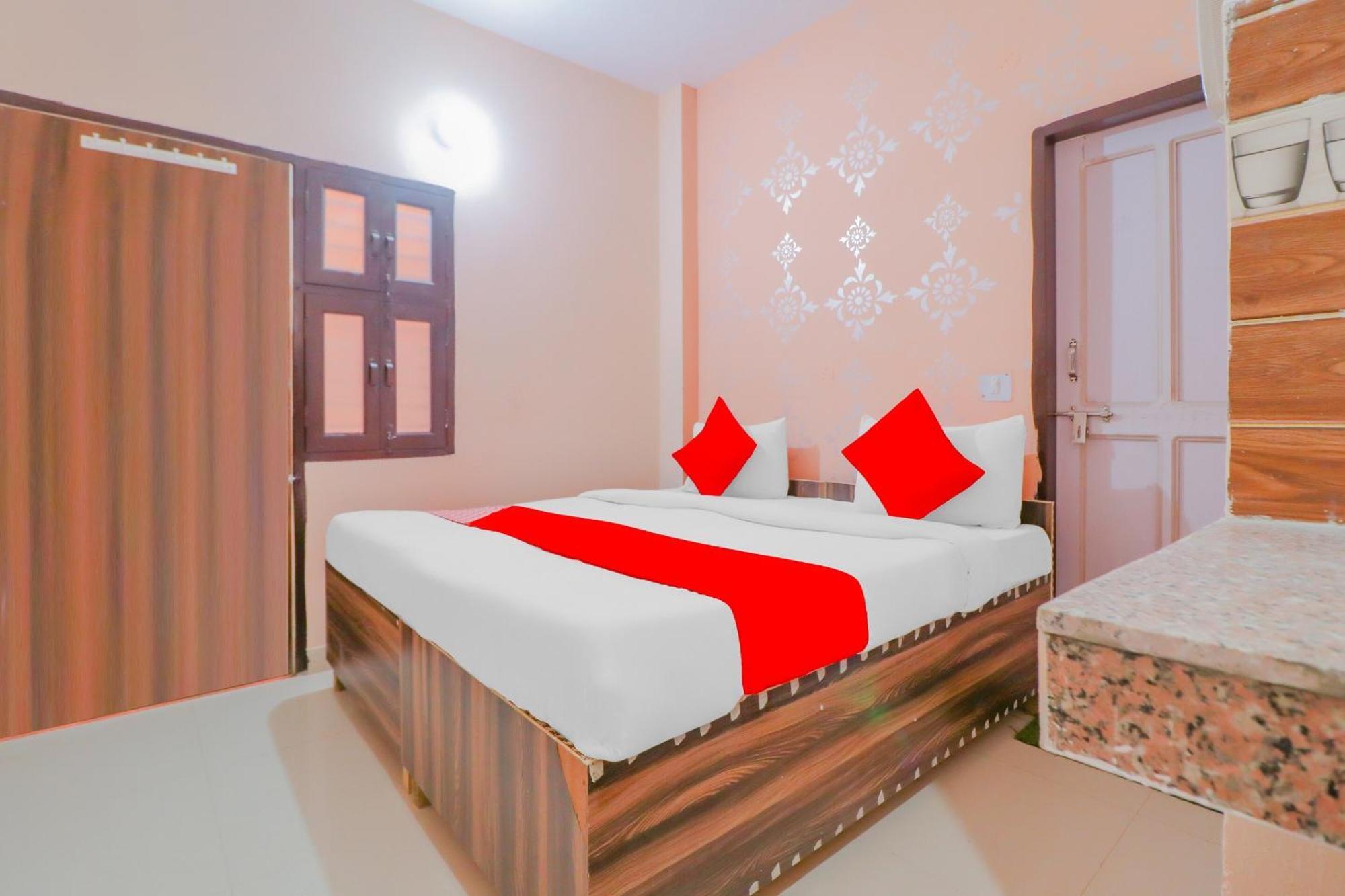 Hotel O Bhardwaj Guest House Garhi Harsaru Extérieur photo