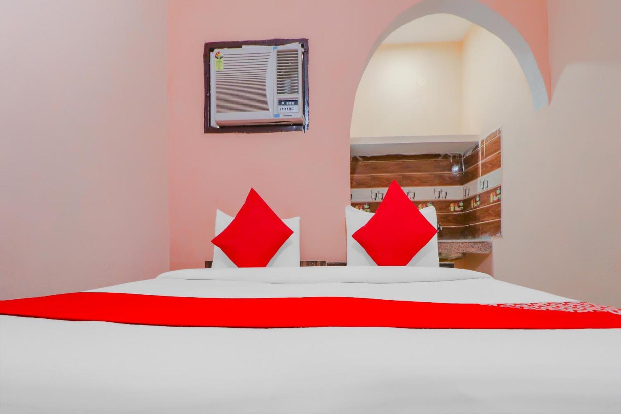 Hotel O Bhardwaj Guest House Garhi Harsaru Extérieur photo