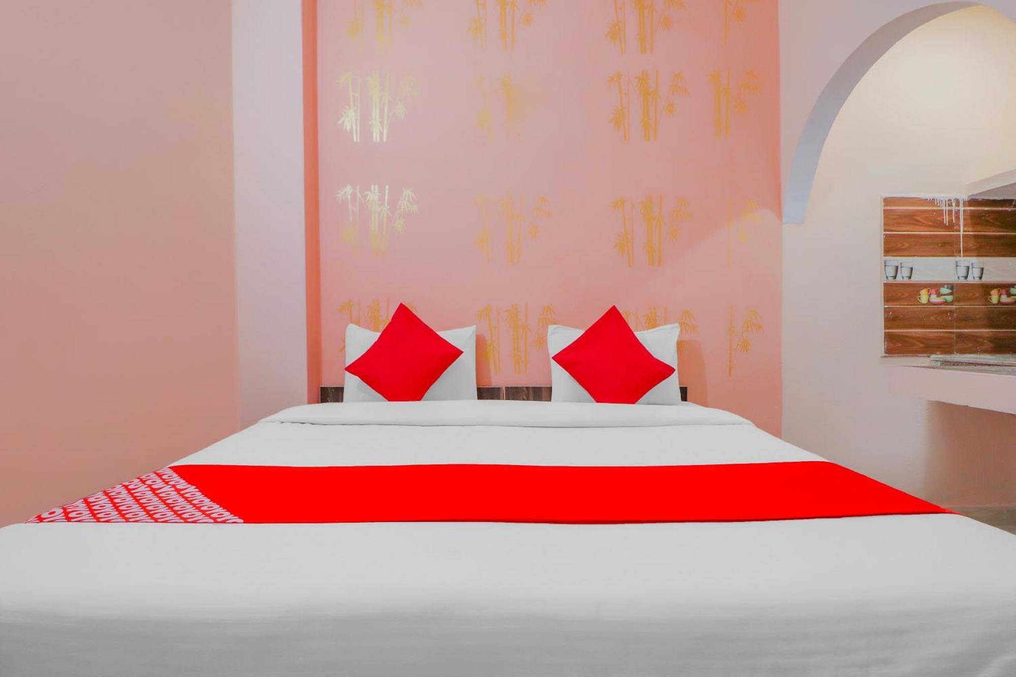 Hotel O Bhardwaj Guest House Garhi Harsaru Extérieur photo