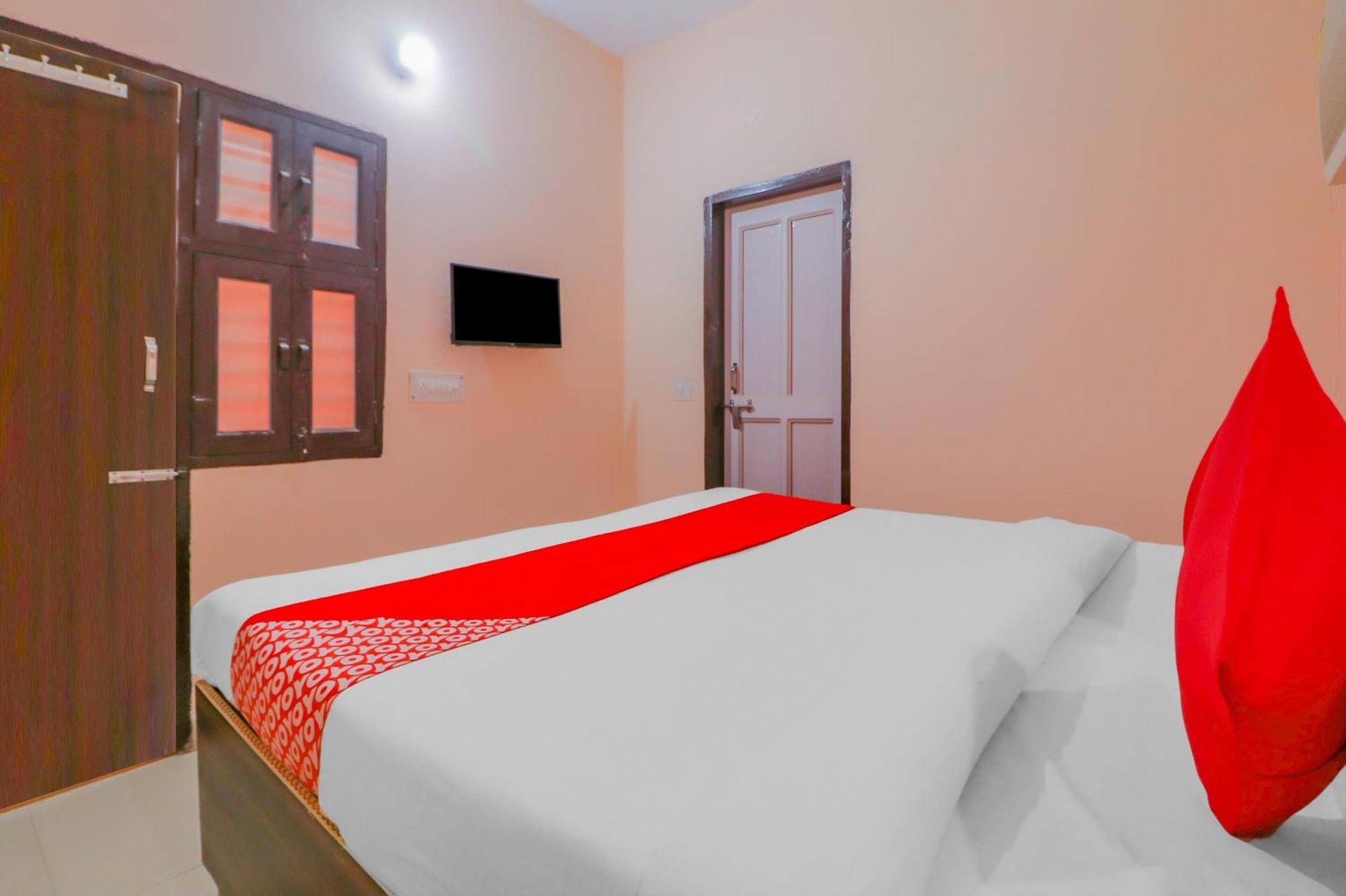 Hotel O Bhardwaj Guest House Garhi Harsaru Extérieur photo