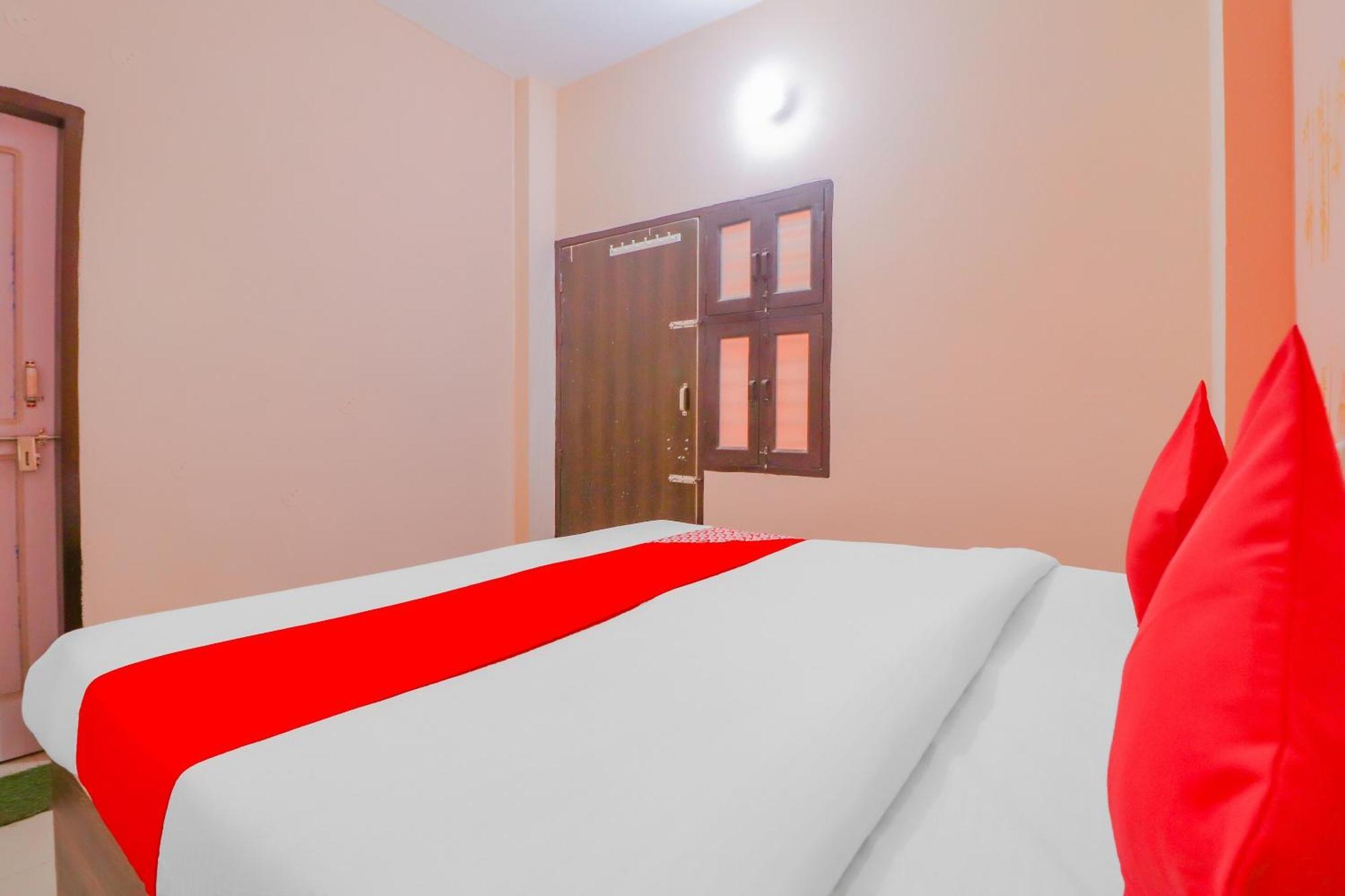 Hotel O Bhardwaj Guest House Garhi Harsaru Extérieur photo