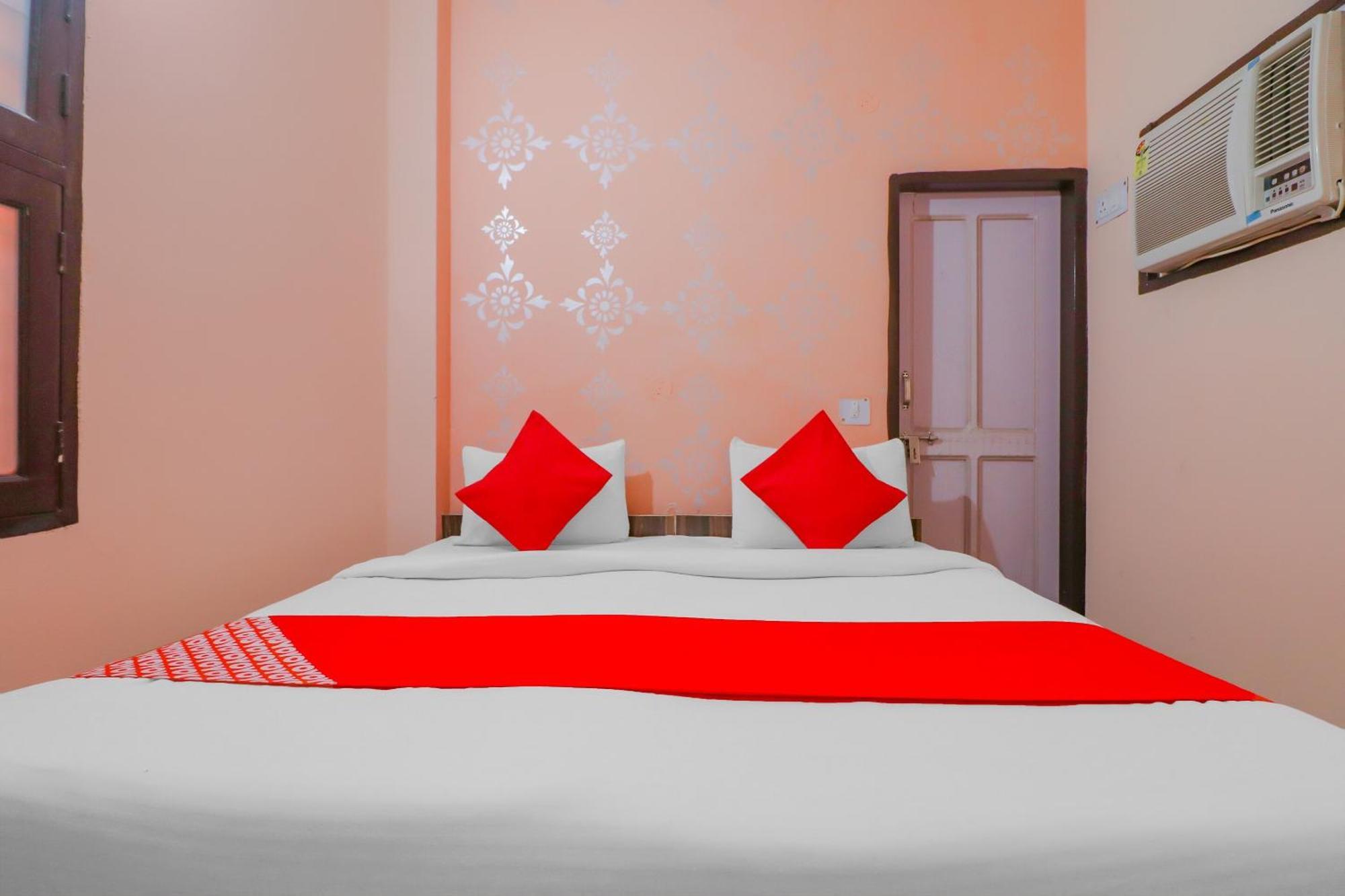 Hotel O Bhardwaj Guest House Garhi Harsaru Extérieur photo