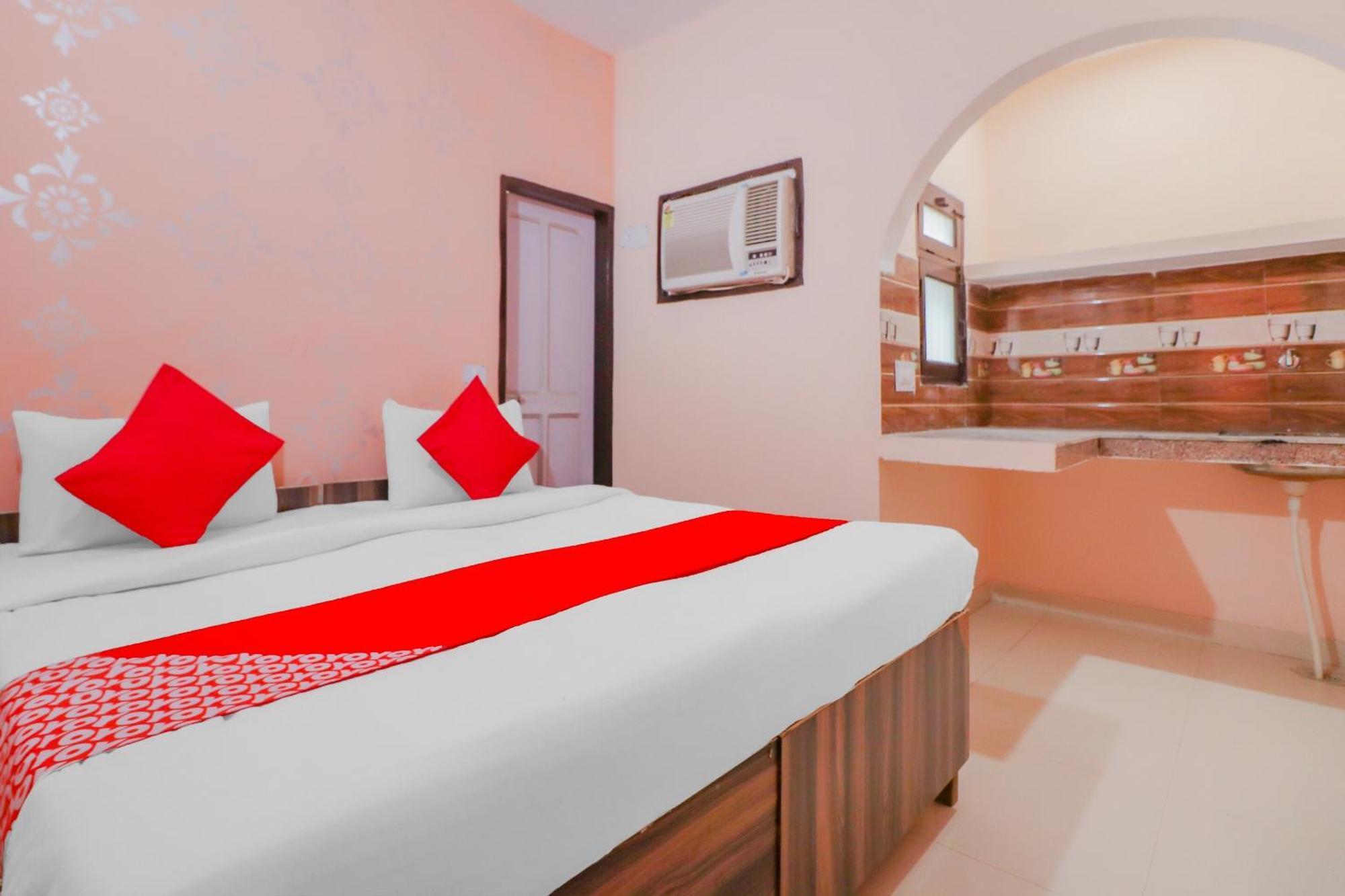 Hotel O Bhardwaj Guest House Garhi Harsaru Extérieur photo